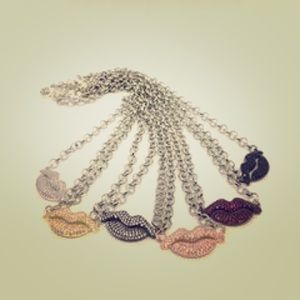 Sweet little lips Choker necklace silver 15"